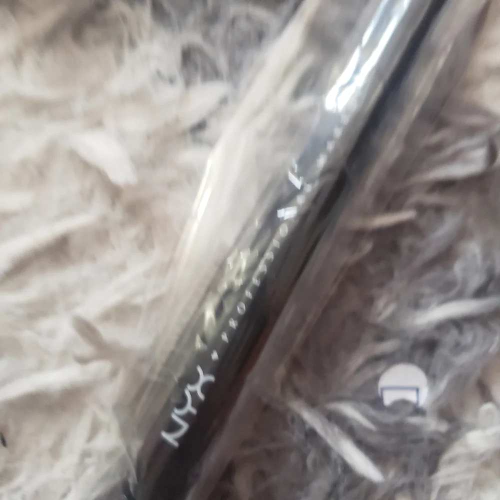 NYX Pro Contour Brush